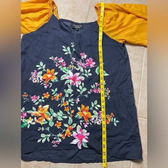 Anthropologie Feathers by Tolani Floral Tunic with Yellow Sleeves Size Medium - Picture 8 of 8